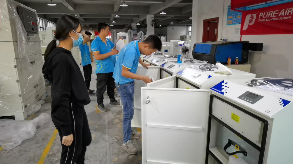 拋光車間除塵器，執(zhí)信環(huán)保為工業(yè)加工提供除塵設(shè)備。